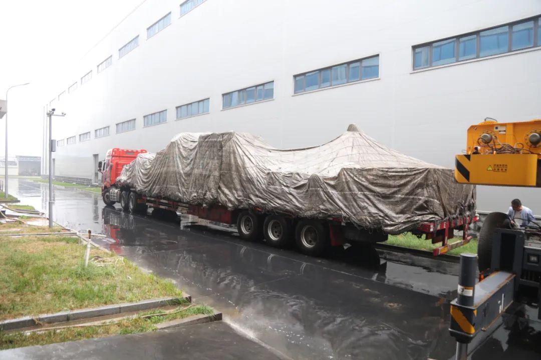 引進新設(shè)備，助力新“智”造